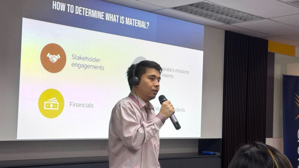 Ee Beng was doing his presentation where the slides contains some information and with title of How to determine What is Material